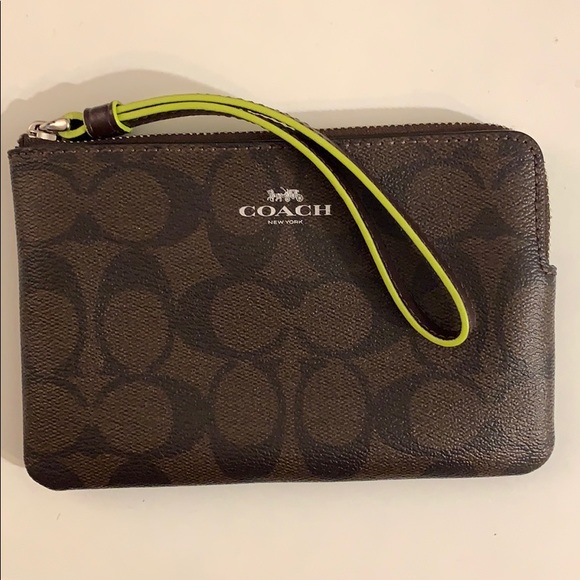 Coach Handbags - Coach wristlet